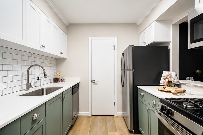 Enjoy thoughtfully designed apartment kitchens. - Avana Cumberland