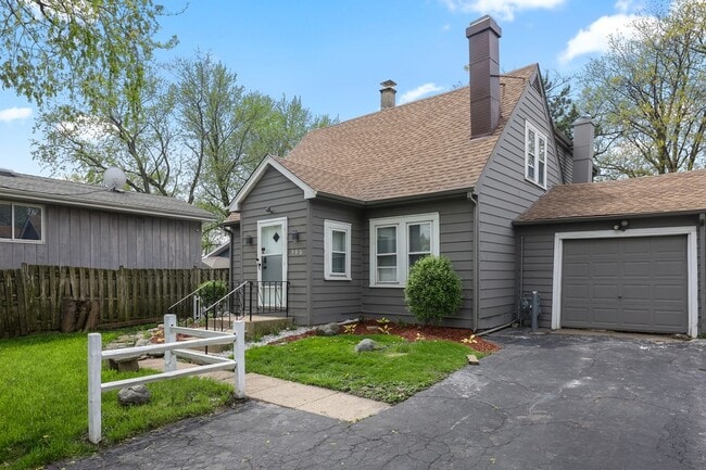 Building Photo - 366 N Hemlock Ave