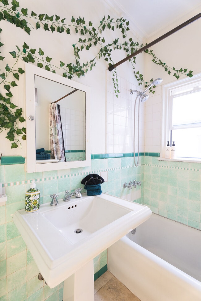 Photo - The Adelon - FURNISHED SUITES