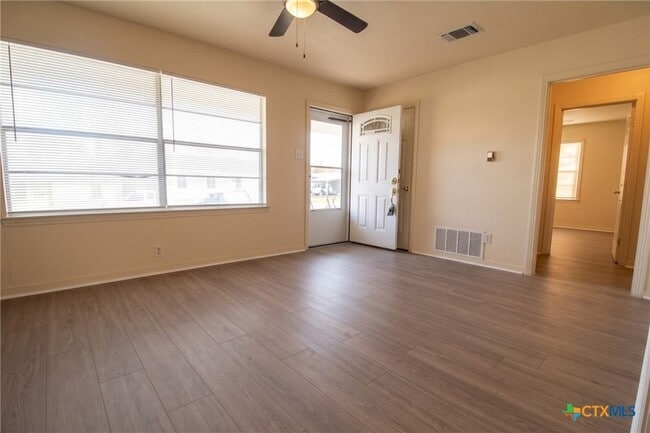 Photo - 204 Allen St