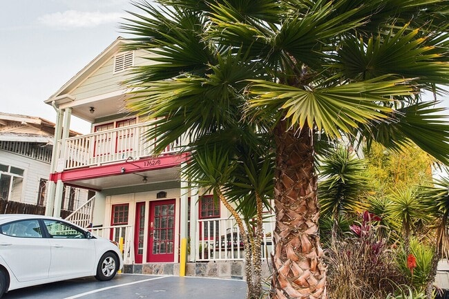 Building Photo - Fully Furnished/Equipped - Classic Hollywood