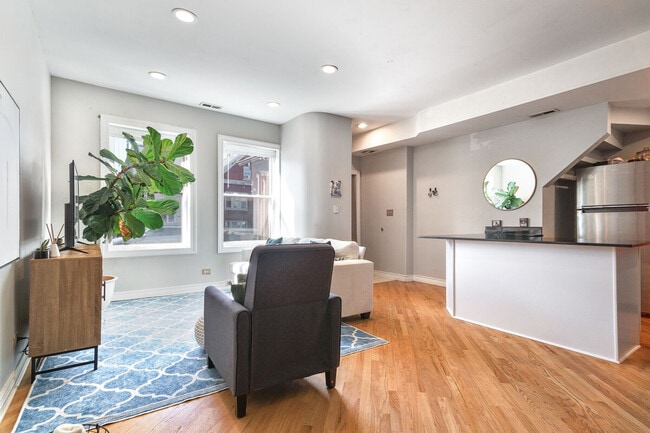 Photo - 2238 W Barry Ave Unit ID1359764P