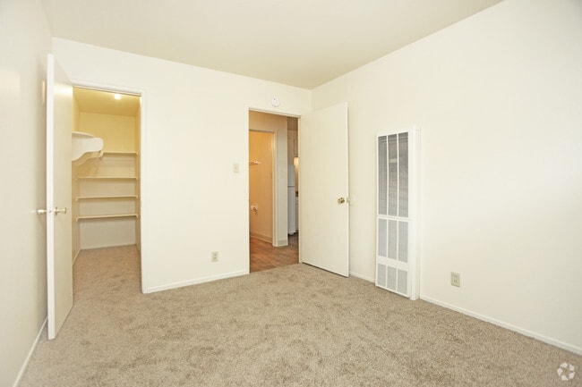 One Bedroom, One Bathroom - Parkwood Square Apartments