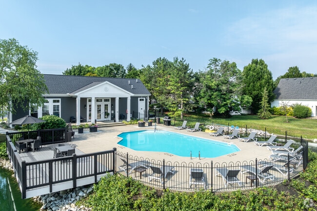 Outdoor Seasonal Pool - The Lakes Of Olentangy