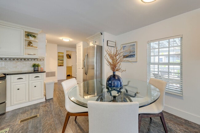 Photo - 394 Burton Dr Unit SI ID1546416P