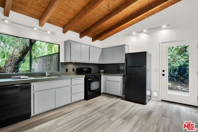 Photo - 2039 Tuna Canyon Rd