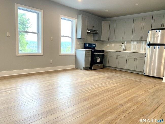 Photo - 218 Charles St