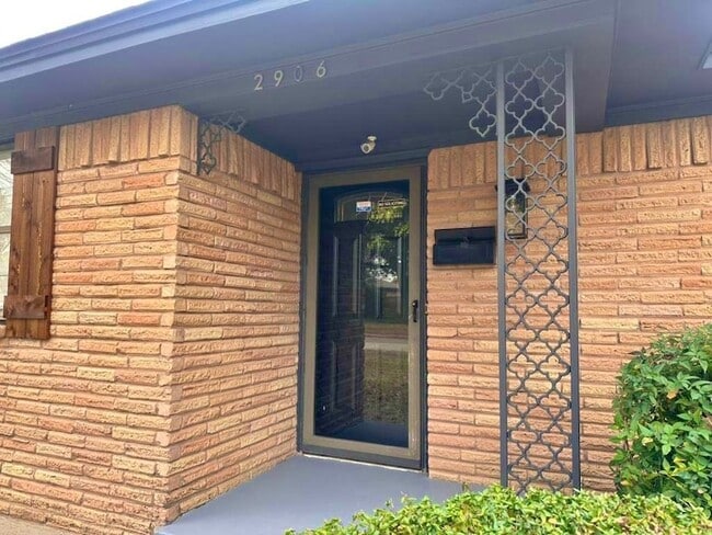 Photo - 2906 Sharpview Ln