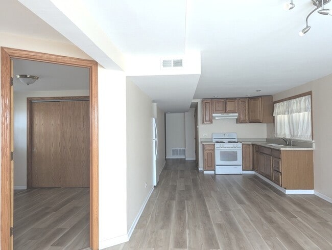 Photo - 5802 S Archer Ave Unit B
