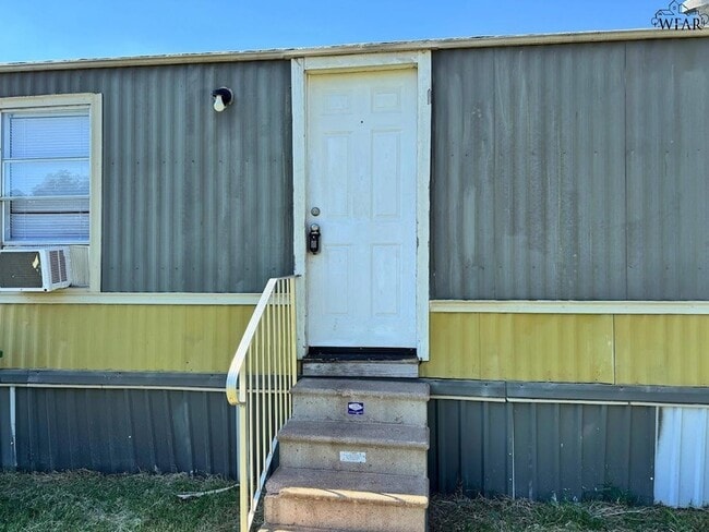 Photo - 314 W 6th St