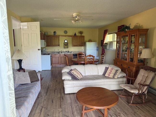 Photo - 461 Meadowview Rd
