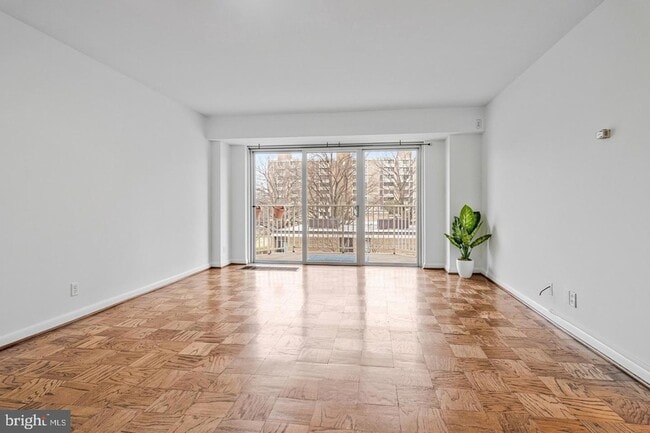 Building Photo - 560 N St SW Unit N409