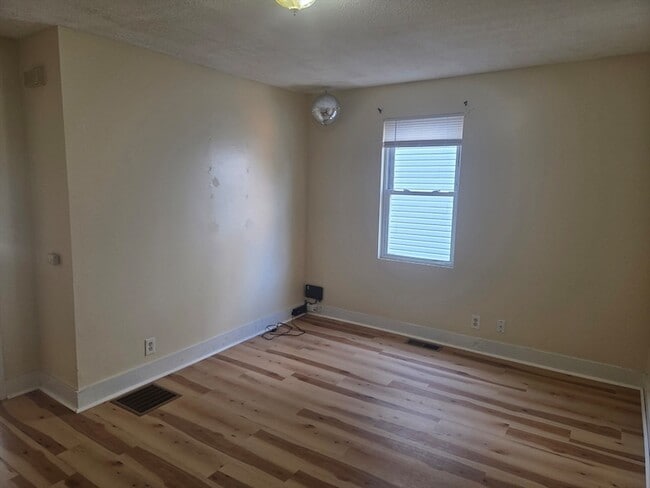 Photo - 210 Farnham St Unit 1