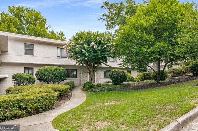 Photo - 96 Ardmore Pl NW Unit 3