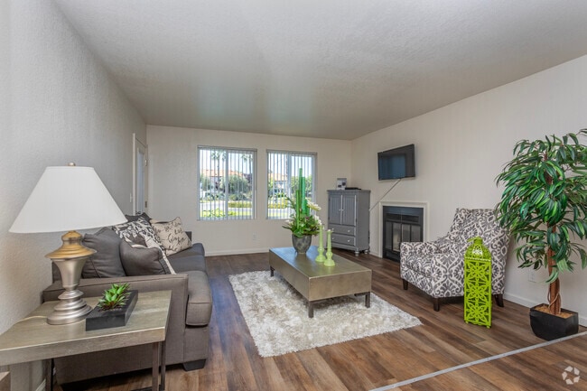 2BR, 2BA - 1,161SF - Living Room - Heron Pointe Apartments & Townhomes