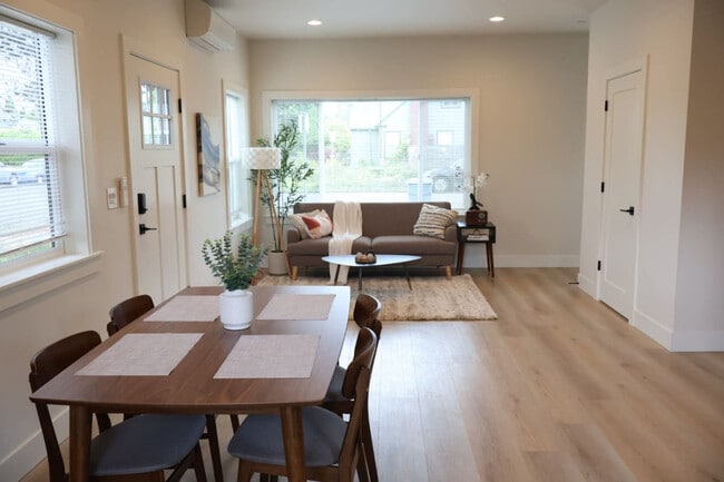 Photo - 204 E 35th St Unit ID1334340P