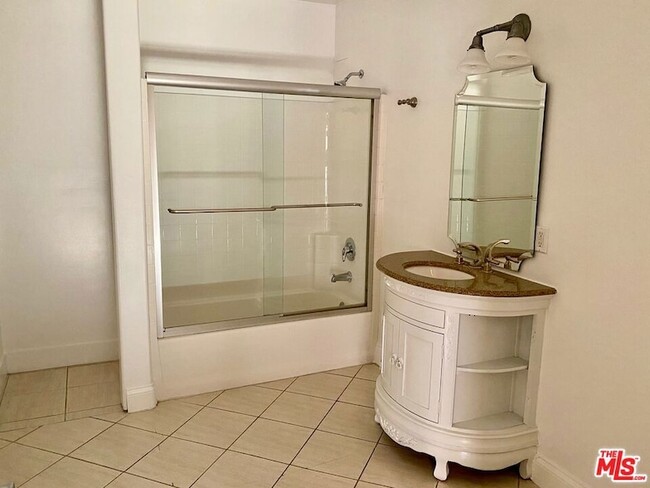 Photo - 726 S Santa Fe Ave