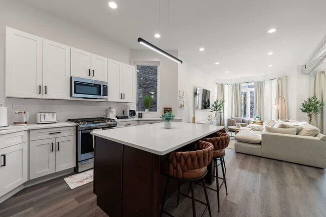 Photo - 1543 N Claremont Ave Unit ID1244945P