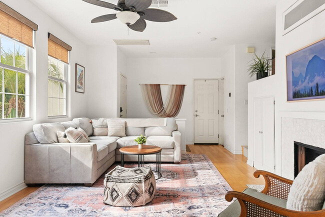 Building Photo - 641 Sweet Pea Pl Unit SI FL1-ID1559840P