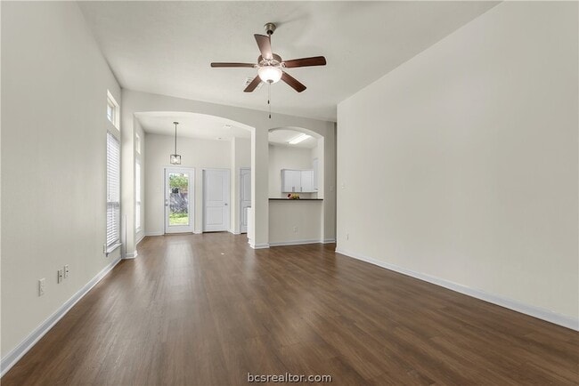 Photo - 240 Fieldstone Pl
