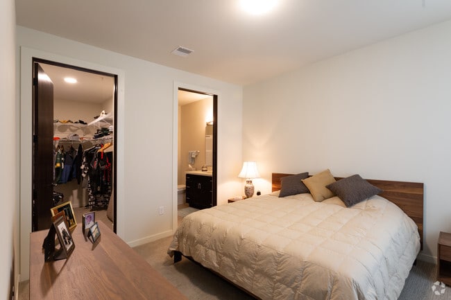 2BR, 2BA - Bohemian Park