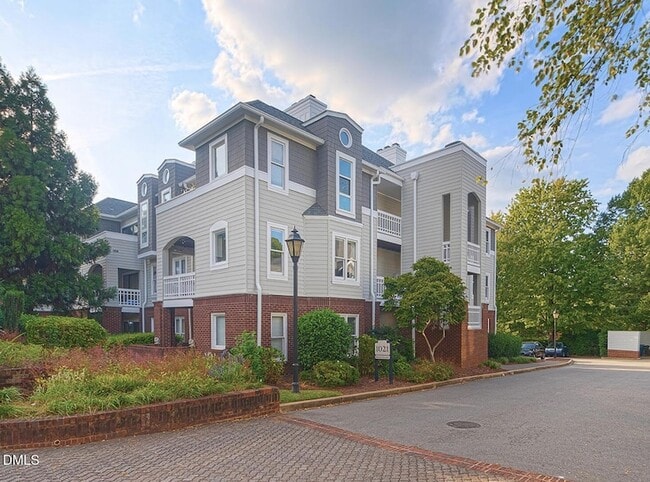 Building Photo - 1021 Brighthurst Dr Unit 307