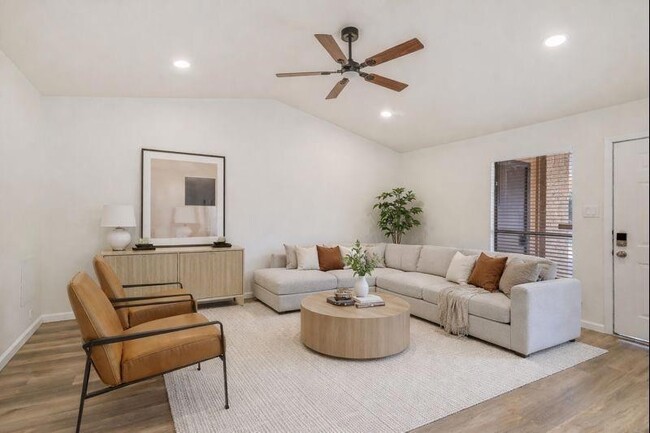 Photo - 1402 Waterloo Tr Unit a