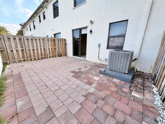 Photo - 8965 NW 98th Ave