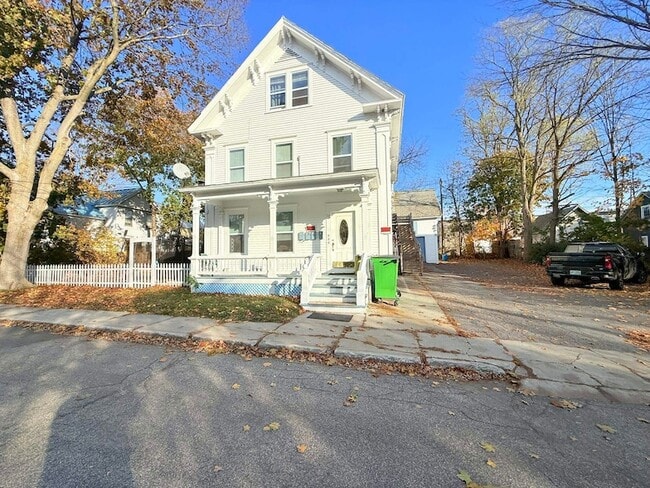 Building Photo - 10 Spruce Ave Unit 2