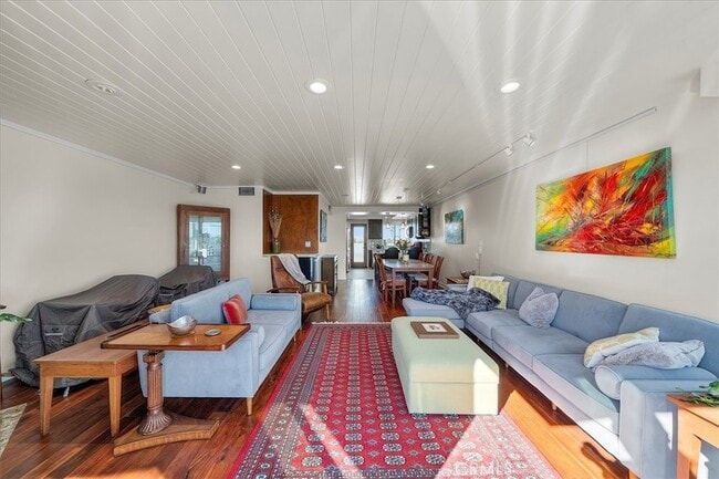 Photo - 760 Manhattan Beach Blvd