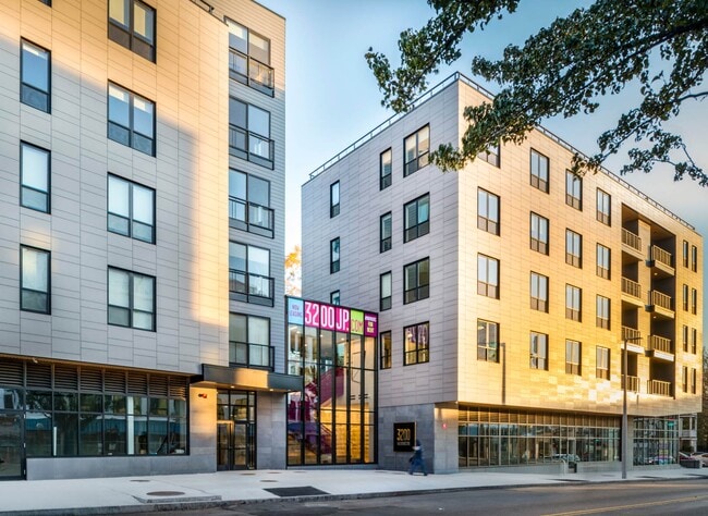 Photo - 3200 Washington