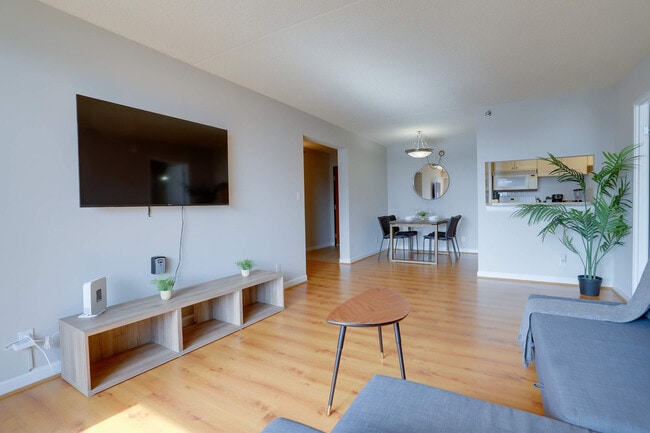 Building Photo - 401 12th St S Unit FL20-ID1048674P