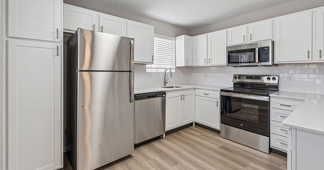 Building Photo - Polo Club