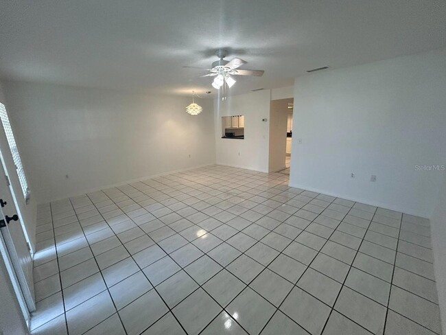 Photo - 106 S Primrose Dr