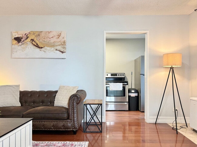 Building Photo - 300 Peachtree Rd NE Unit SI ID1299382P