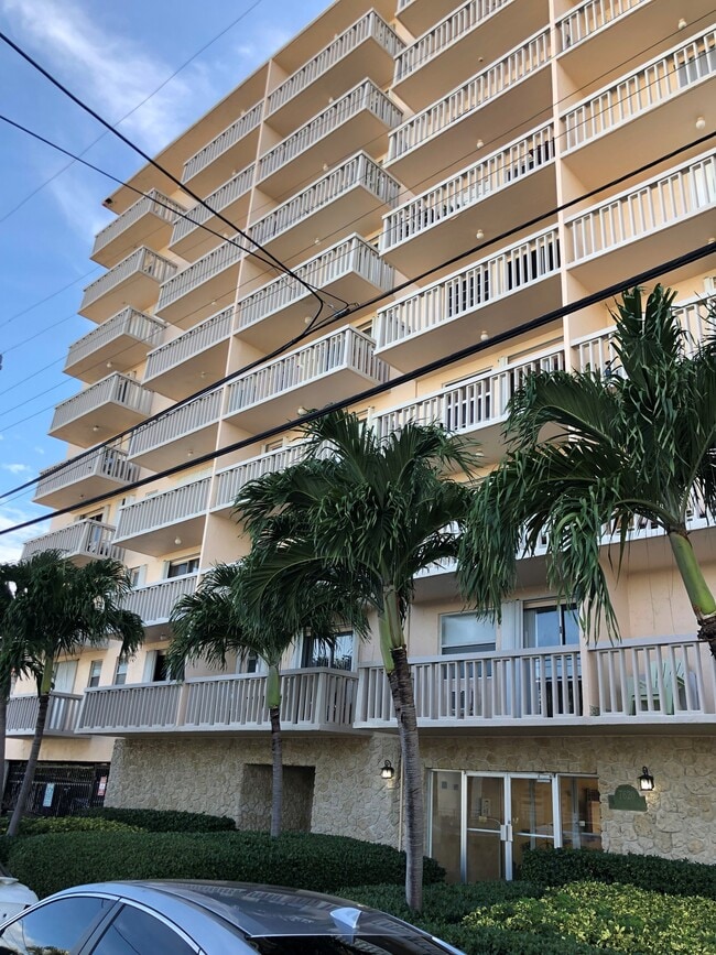 Photo - Carlyle Plaza