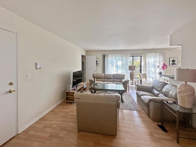 Photo - 209 W Ct of Shorewood Unit 3A