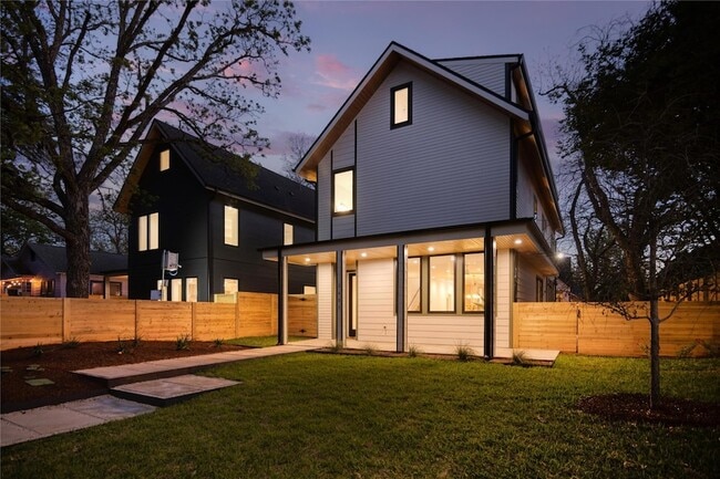 Photo - 2401 Willow St