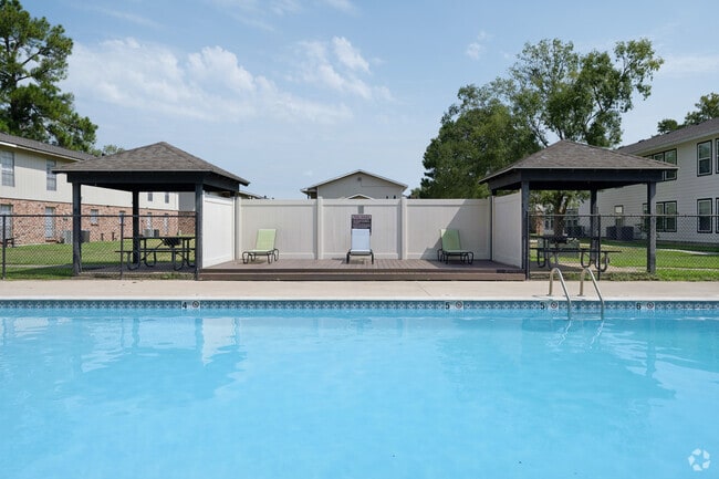 Swimming Pool - Hidden Pointe Apartments