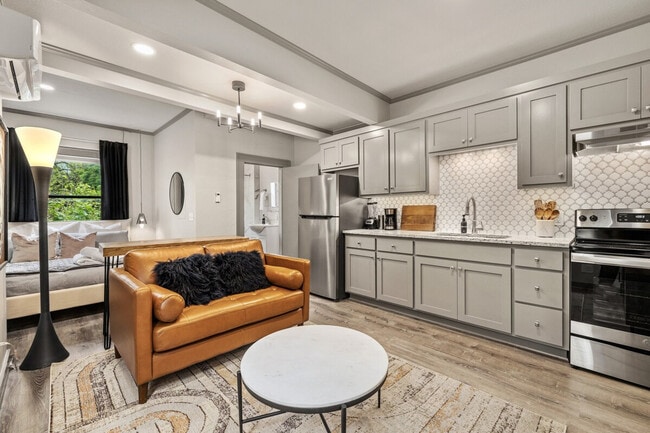 Building Photo - 122 W Meadow St Unit ID1221788P