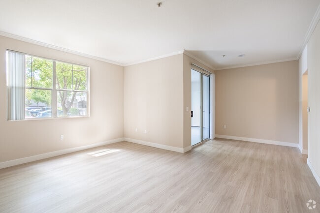 1BR, 1BA - 796 SqFt Upgraded - Park Hacienda