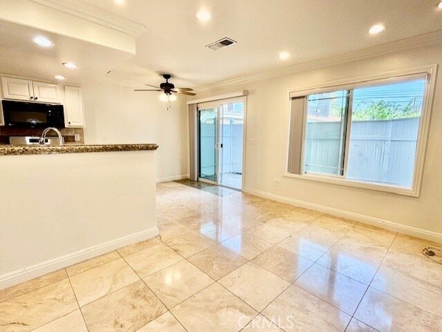 Photo - 685 W 18th St Unit 2