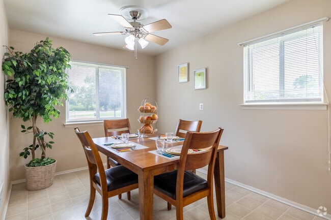 3BR, 1BA - 1,050SF - Dining Room - The Hamptons of Brownstown Apartments
