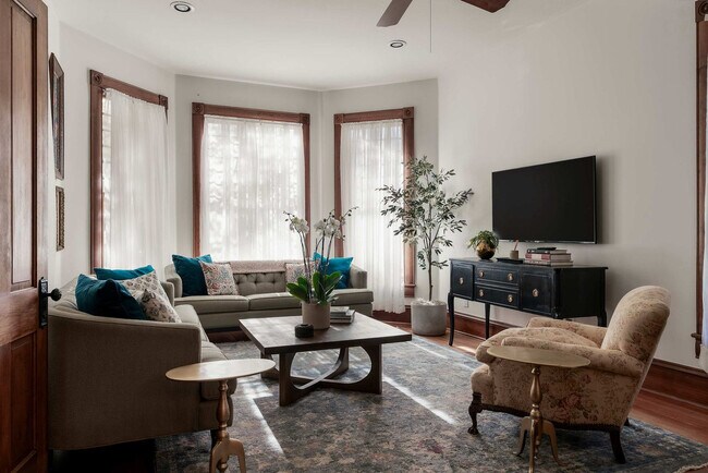 Photo - 1116 W 10th St Unit ID1292407P