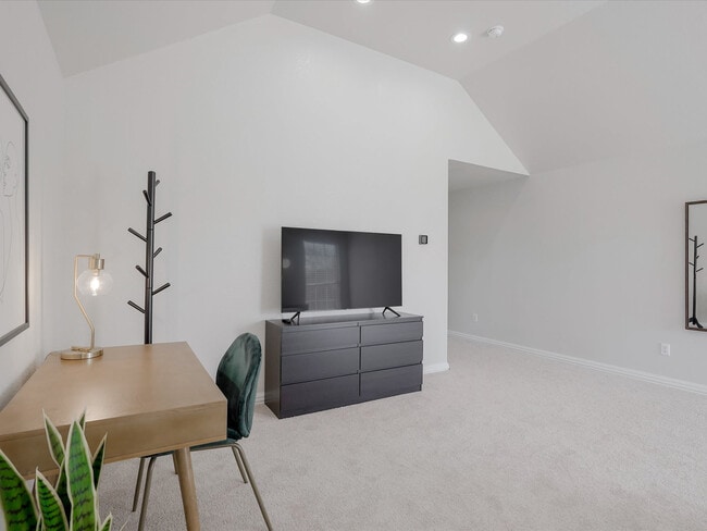 Building Photo - 2620 Bordeaux Dr Unit ID1019535P