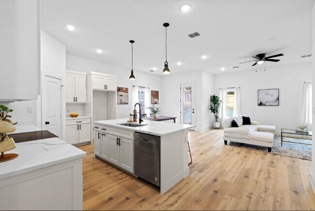 Photo - 5516 Helmick Ave