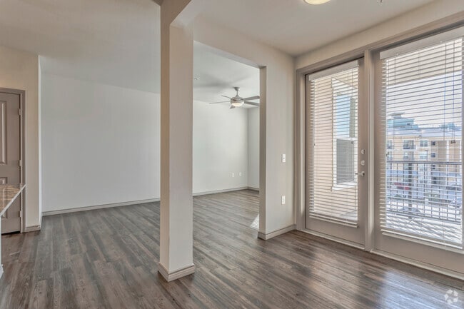 1BR, 1BA - 868 SF A5 - Dining Area - The Village at Lakefront