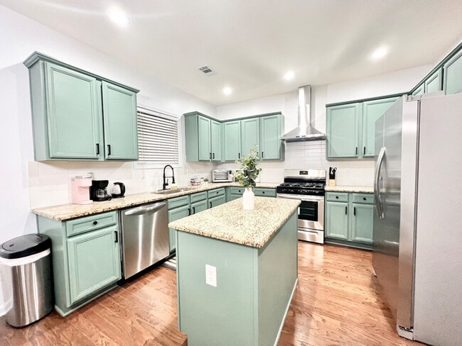 Photo - 6046 Barker Landing NE Unit ID1254396P