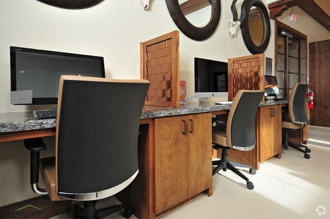 Business Center - Vue Castle Hills