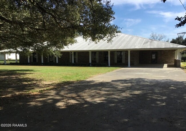 Building Photo - 325 Yearling Rd